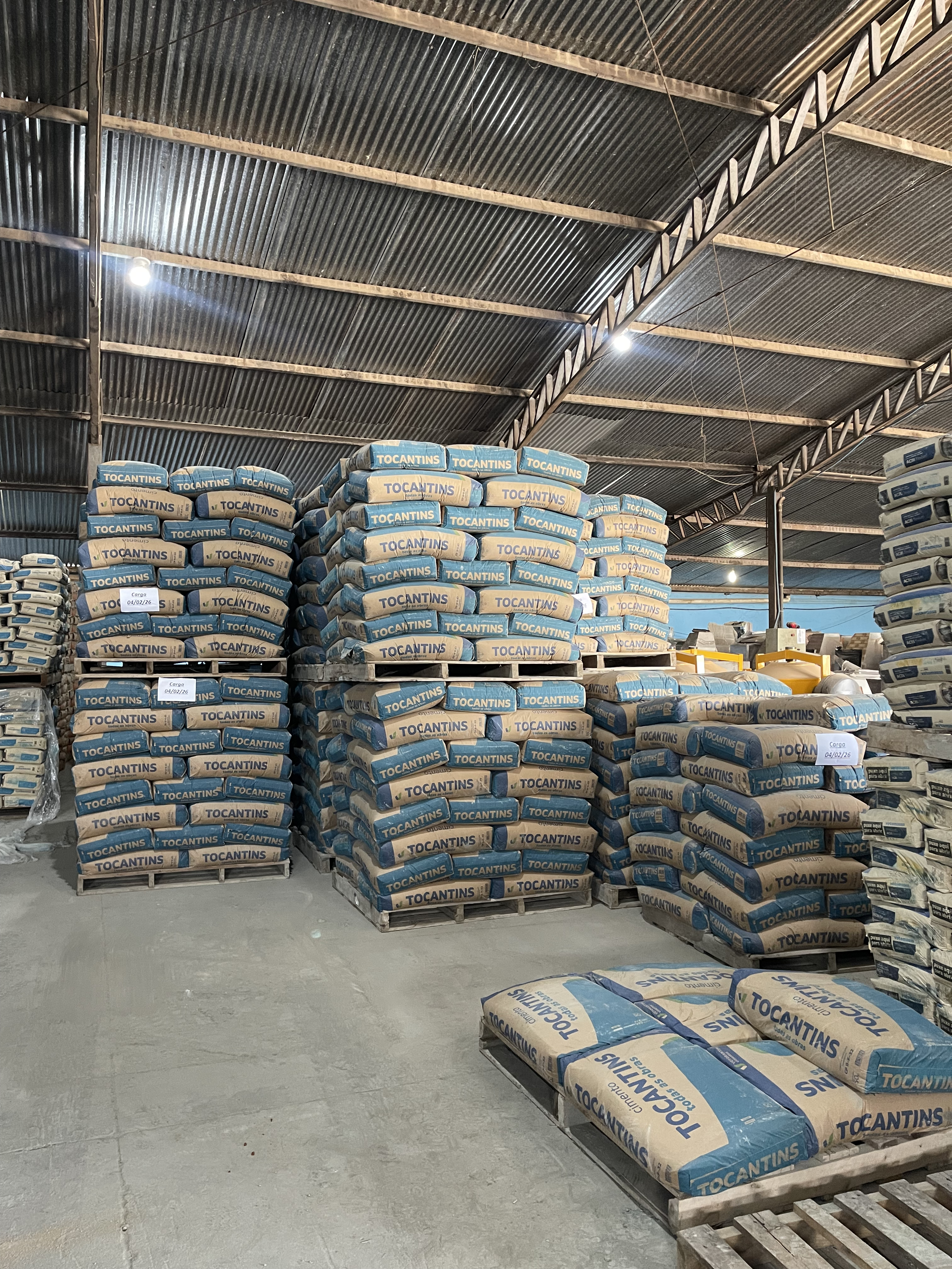 [Imagem de Fardos de Cimento]